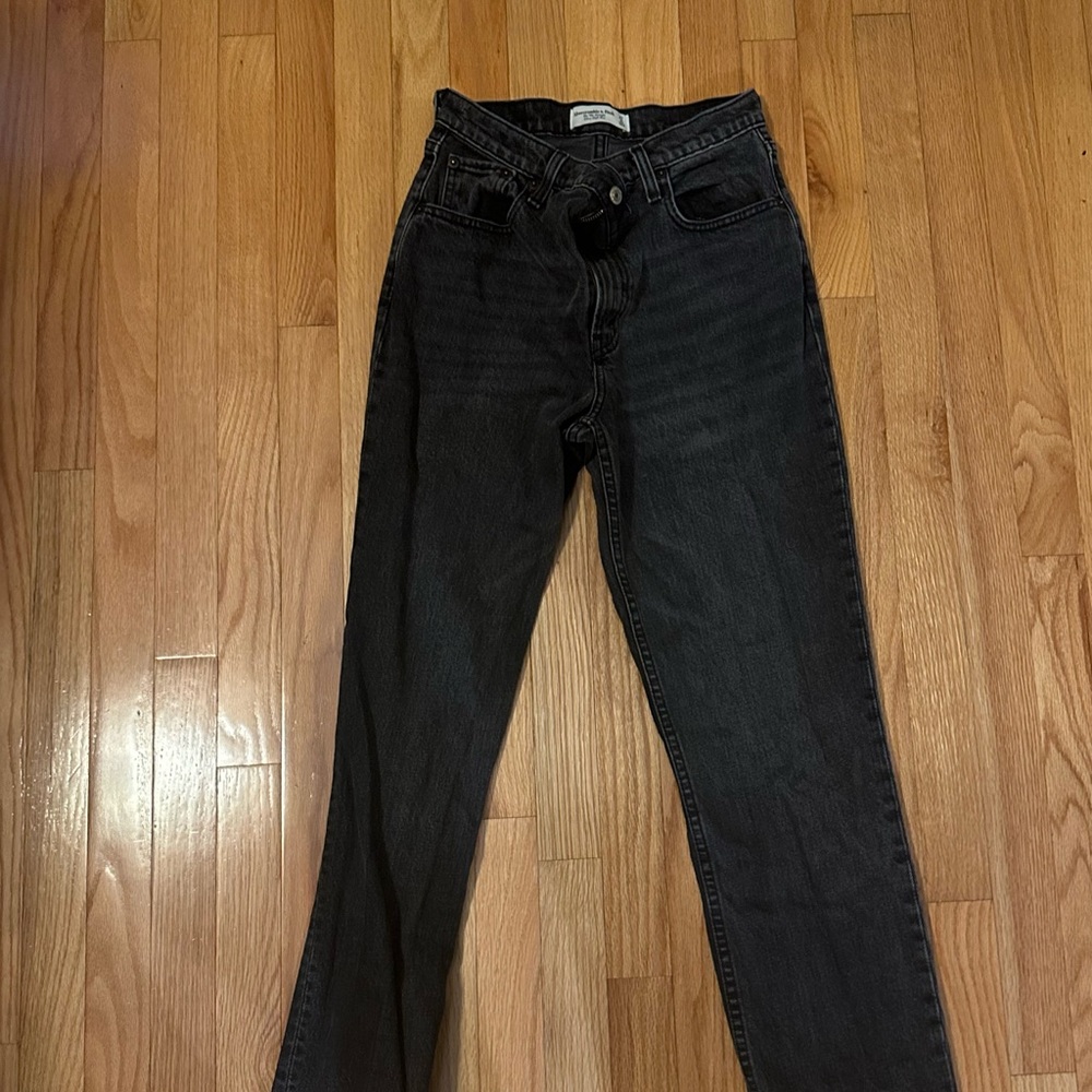 Abercrombie & Fitch Black The 90’s Straight Ultra High Rise